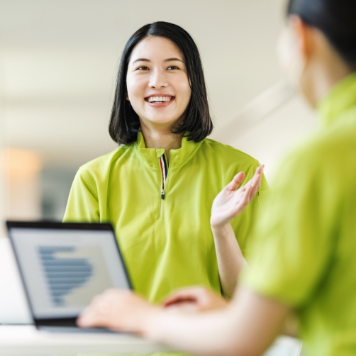 障がい者グループホームをこれまで運営したノウハウを使って実践的なサポートをする様子